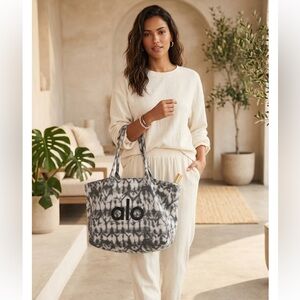 Alo Yoga Tote Shopper Bag